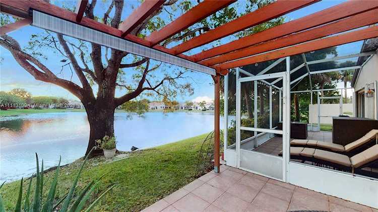 1514 SW 149th Ave Pembroke Pines, FL 33027