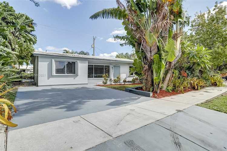 2810 NE 8th Ter Pompano Beach, FL 33064