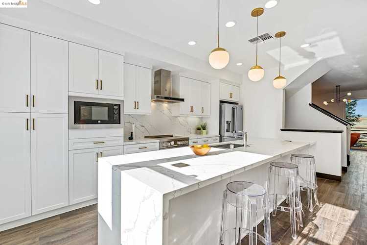 1375 Pullman Way Oakland, CA 94607