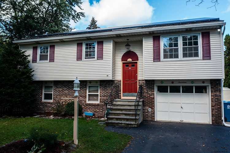 17 Abby Rd Latham, NY 122105439