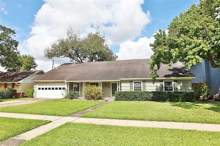 4618 Pin Oak Bellaire, TX 77401