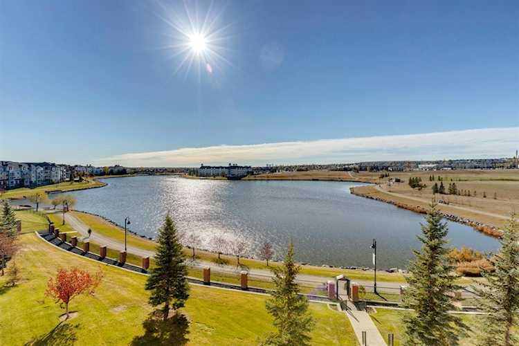 151 Country Village Rd NE #1422 Calgary, AB T3K 5X5