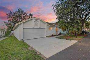 1363 W Glen Oak Rd North Lauderdale, FL 33068