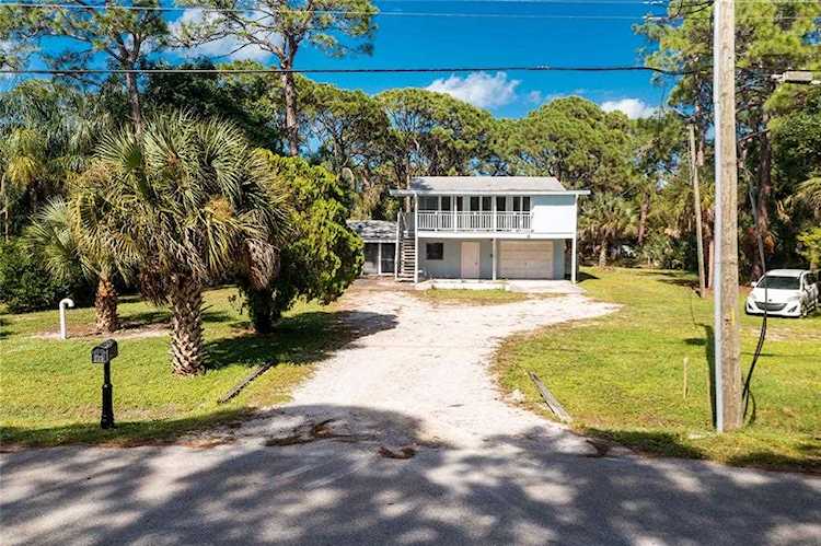 380 W Wentworth St Englewood, FL 34223
