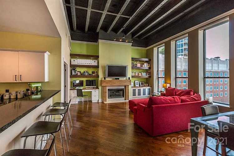 127 N Tryon St Charlotte, NC 28202
