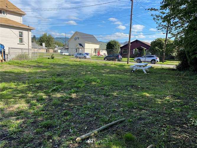 711 S 4th Ave Kelso, WA 98626