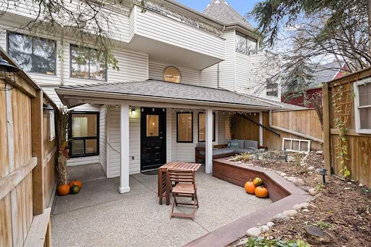 2214 14A St SW #104 Calgary, AB T2T 3W8