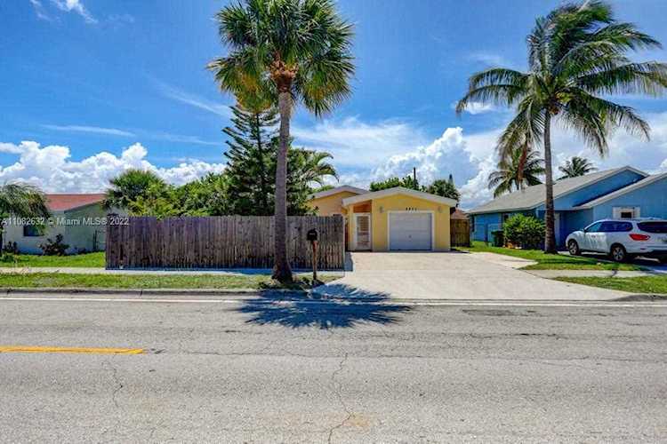 3371 Avenue S Riviera Beach, FL 33404
