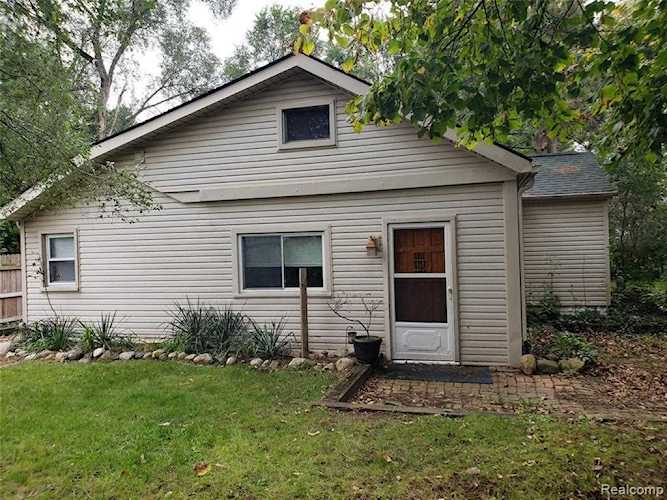 47771 Betty St Shelby Twp, MI 48317