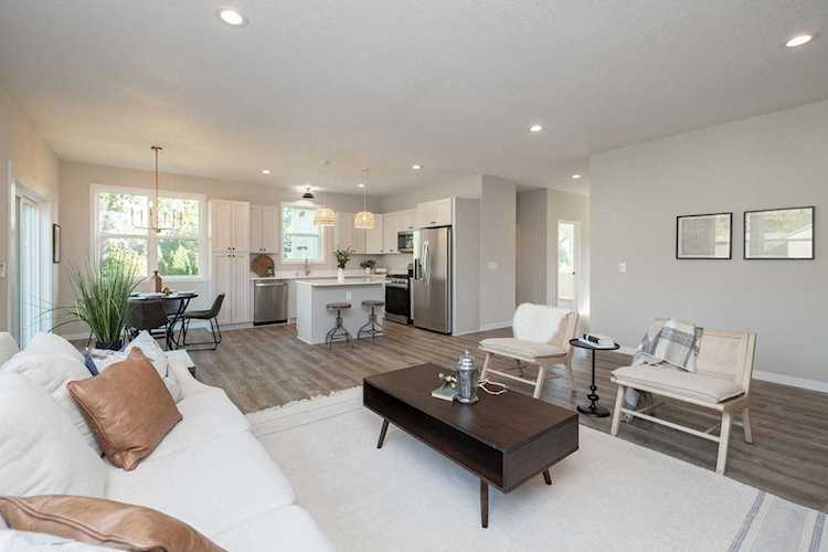 753 Crestview Drive Maplewood, MN 55119