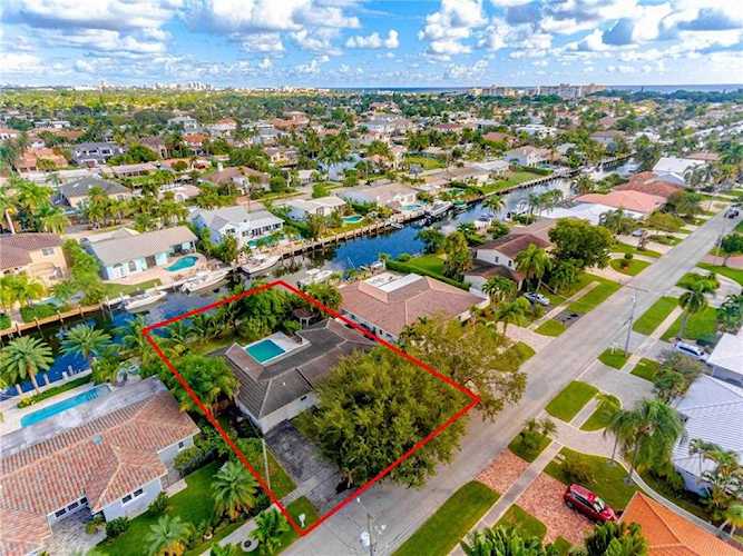 2411 NE 46th St Lighthouse Point, FL 33064