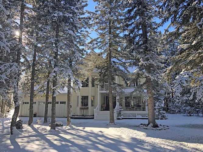 205 Mountain Lion Dr Bragg Creek, AB T0L 0K0