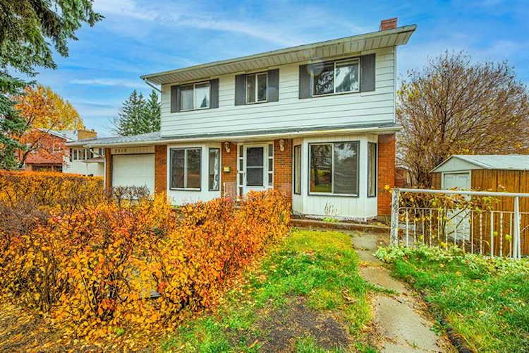 2515 Chateau Place NW Calgary, AB T2M 4K7