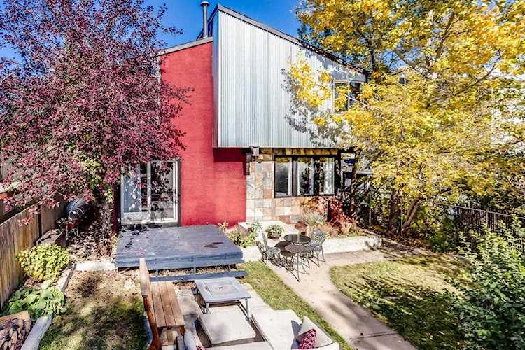 3007 32A Ave SE Calgary, AB T2B 0J4