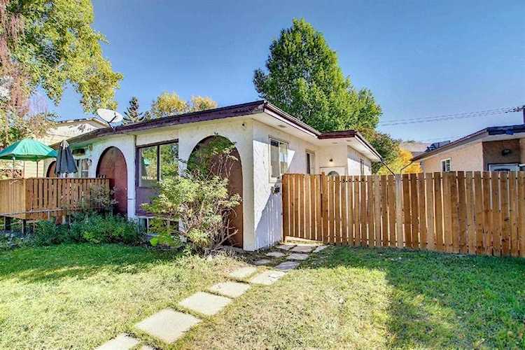 3036 Doverville Crescent SE Calgary, AB T2B 1T9