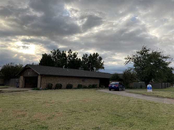 2802 NW Templeton Cir Lawton, OK 73505 | MLS 159683 Photo 1