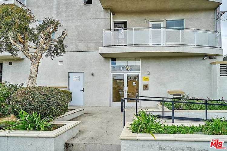1025 Dewey Ave #205 Los Angeles, CA 90006
