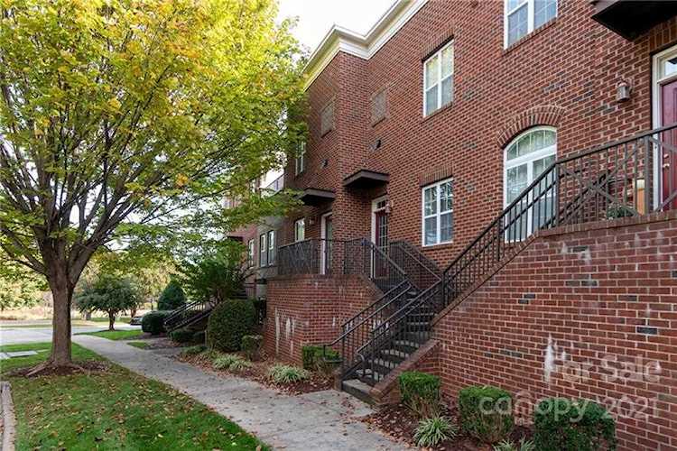 246 Harbour Place Dr Davidson, NC 28036