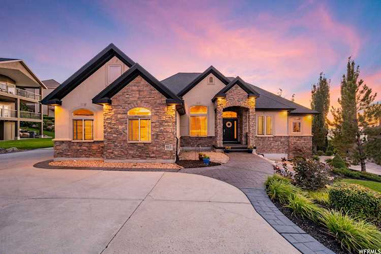 664 E Eagleridge Dr North Salt Lake, UT 84054