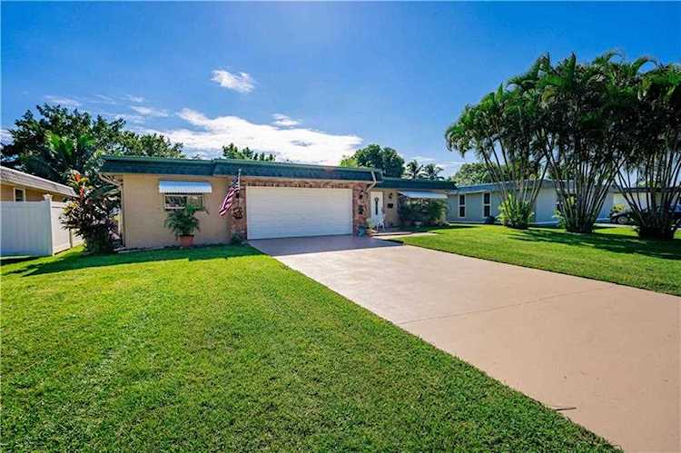 7102 NW 63rd St Tamarac, FL 33321