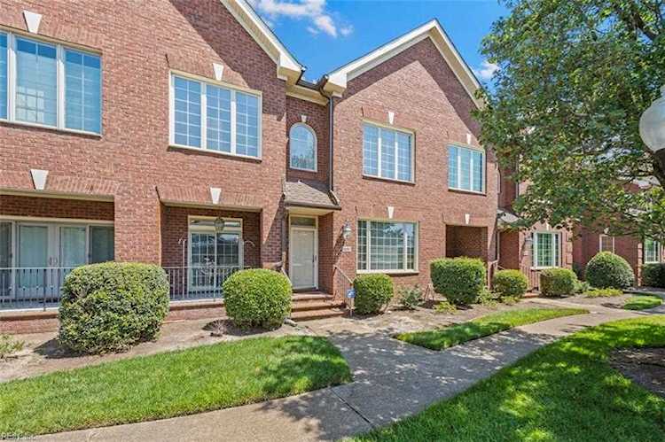 3207 Huntwick Ln Virginia Beach, VA 23451
