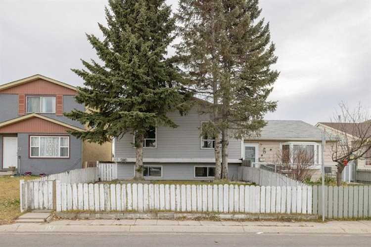 15 Falworth Way NE Calgary, AB T3J 1C9