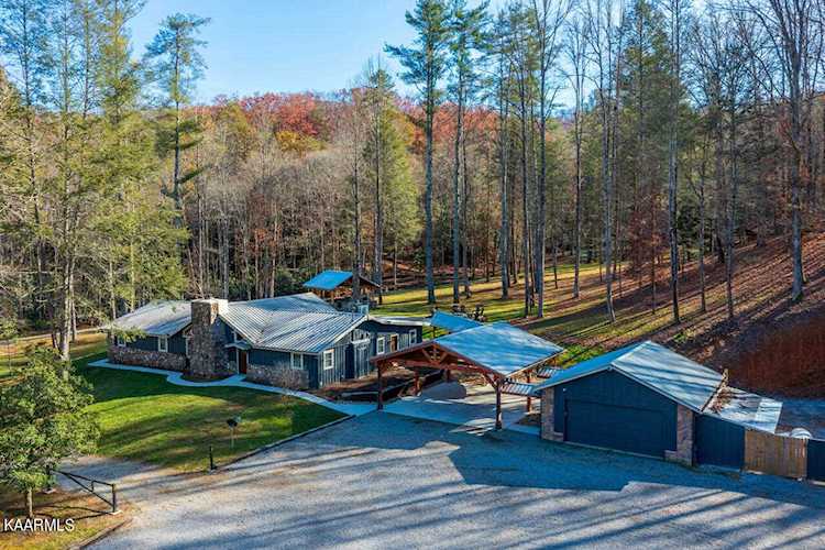 2050 E Millers Cove Rd Walland, TN 37886