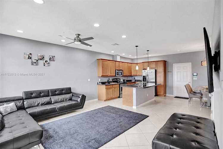 4235 Cascada Cir Cooper City, FL 33024