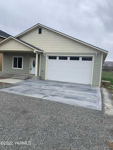 1206 Whatcom St Union Gap, WA 98903