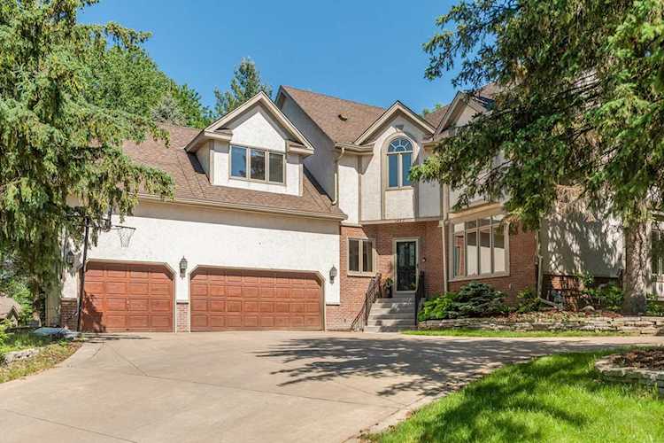 1452 Kings Wood Lane Eagan, MN 55122