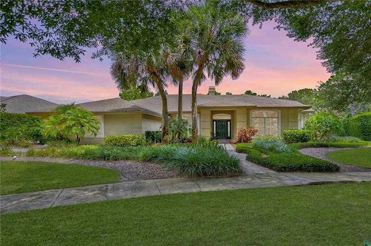3926 S Nine Dr Valrico, FL 33596