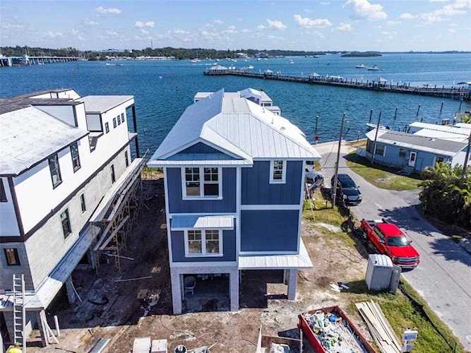 201 Bay Dr N Bradenton Beach, FL 34217