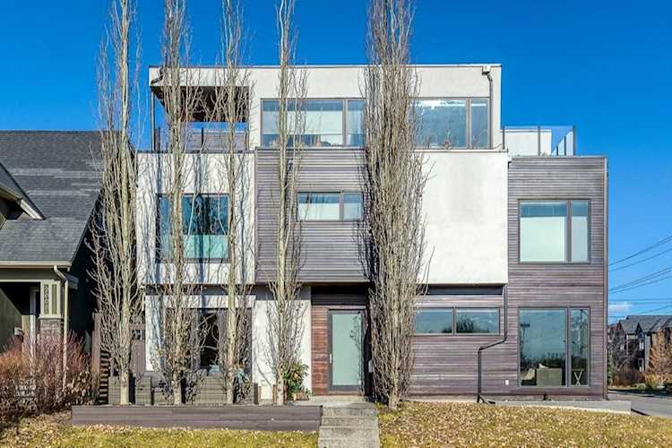 2004 42 Ave SW Calgary, AB T2T 2M7