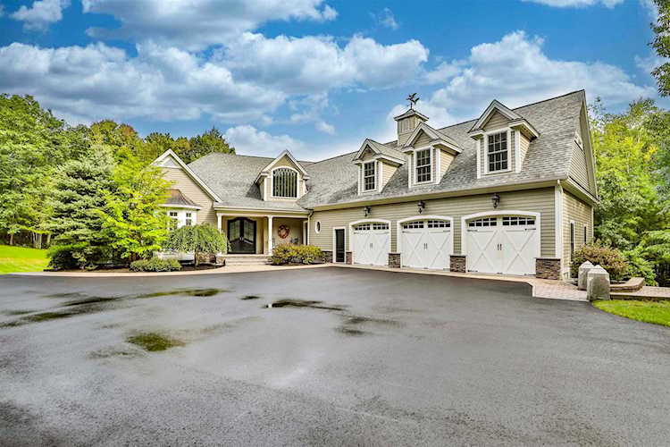 82 Brick Mill Rd Bedford, NH 03110