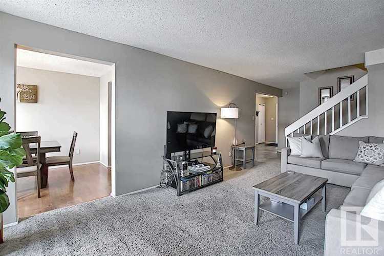 55 Lorelei Close Edmonton, AB T5X 2E7