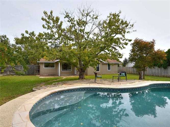 1901 Londonderry DR Leander, TX 78641