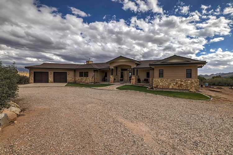 658 N Harmony DR New Harmony, UT 84757