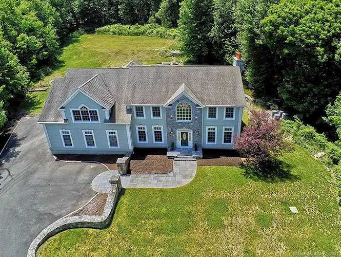 4 Holley Lane Prospect, CT 06712