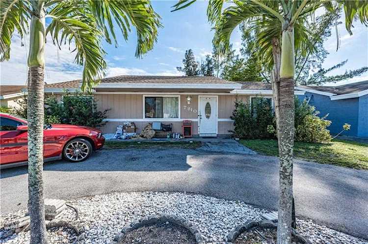 7810 SW 8th Ct North Lauderdale, FL 33068