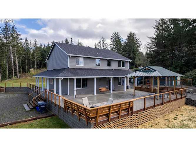 95717 Garet Ln Brookings, OR 97415