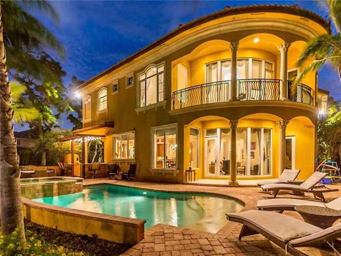 2812 NE 23rd Ave Lighthouse Point, FL 33064