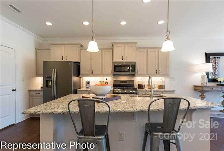 2119 Bexar Trl Matthews, NC 28105
