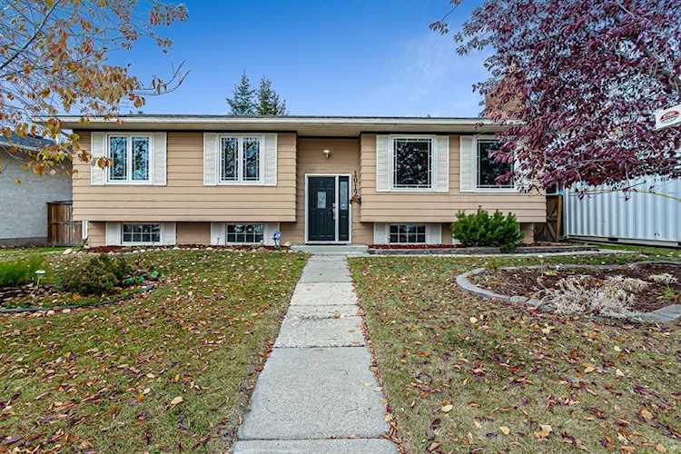 1012 Lake Ontario Dr SE Calgary, AB T2J 3K2