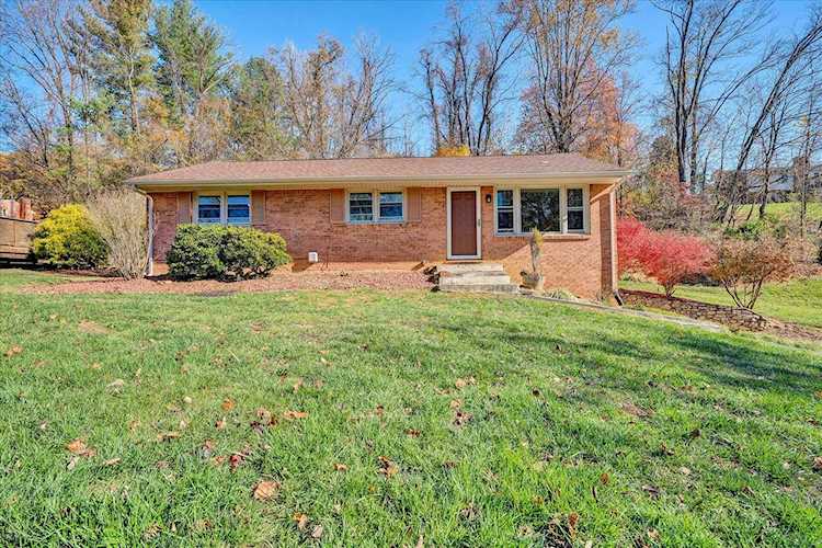 1302 Laymantown Troutville, VA 24175