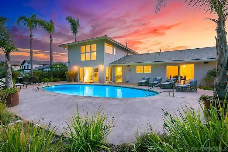 8283 Prestwick Dr La Jolla, CA 92037