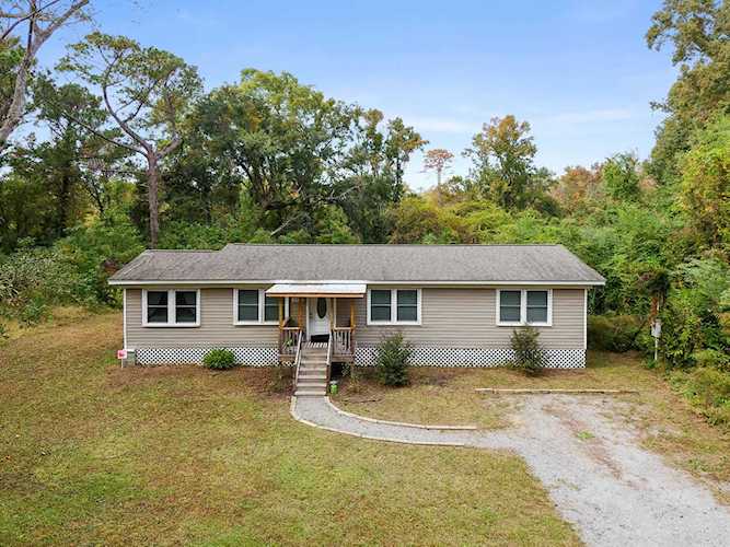 8476 Old Georgetown Rd Mcclellanville, SC 29458