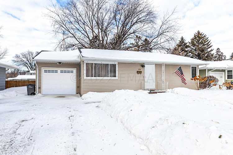 1719 S 17th St Moorhead, MN 56560