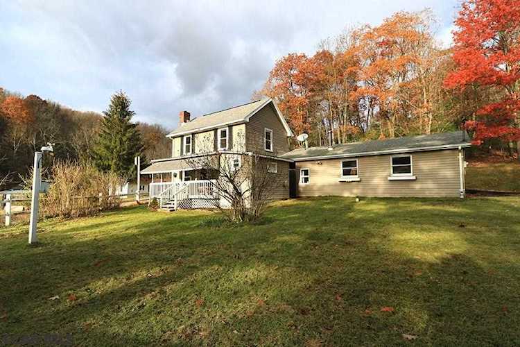 1813 Sunnyside Hollow Rd Port Matilda, PA 16870