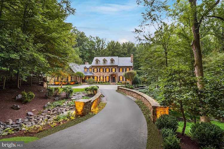 7019 Natelli Woods Ln Bethesda, MD 20817