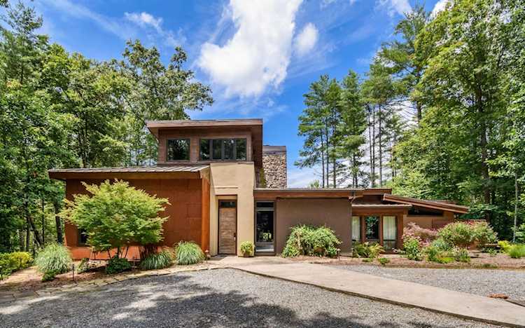 10088 Chatsworth Hwy Ellijay, GA 30540